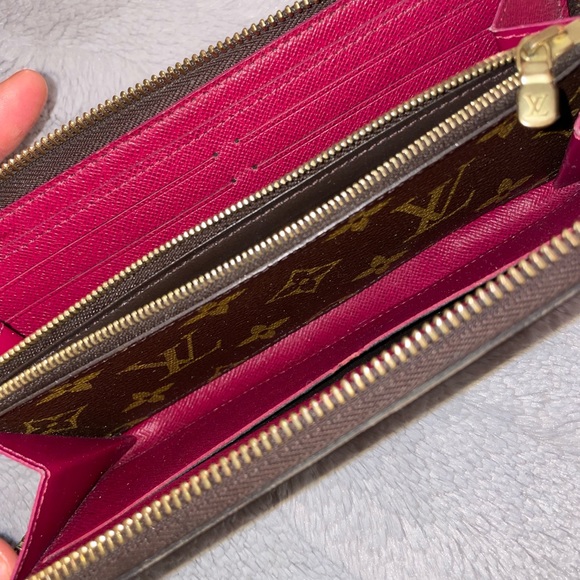 Small tear shown in picture. I paid $755 sling for $400 - Picture 2 of 5